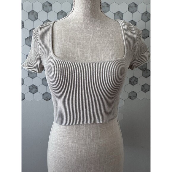 Babaton Aritzia Women’s Small Sculpt Knit Ribbed Short Sleeve Cropped Top‎ - Picture 1 of 7